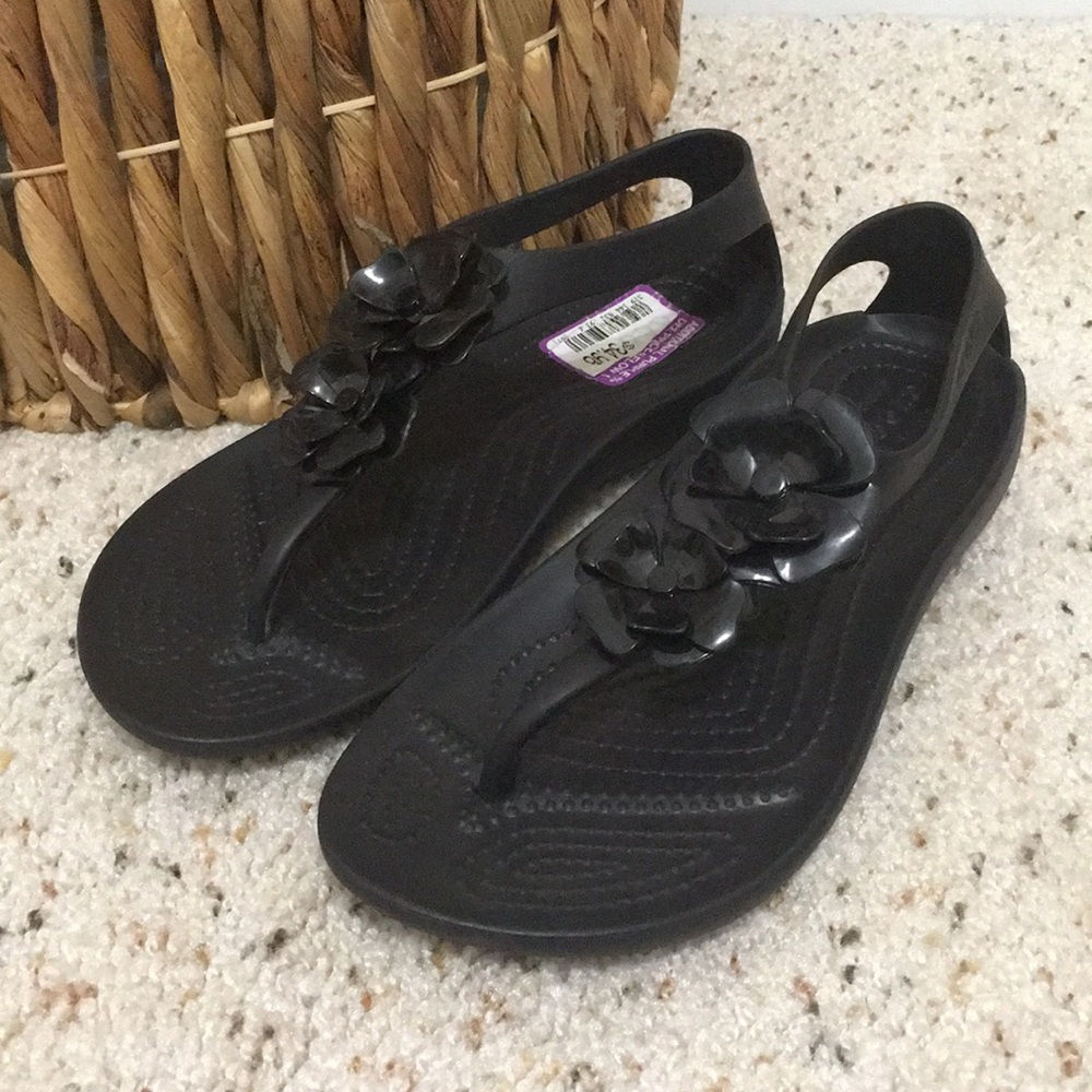 “Serena” Crocs Flower Thong Sandals! 💥